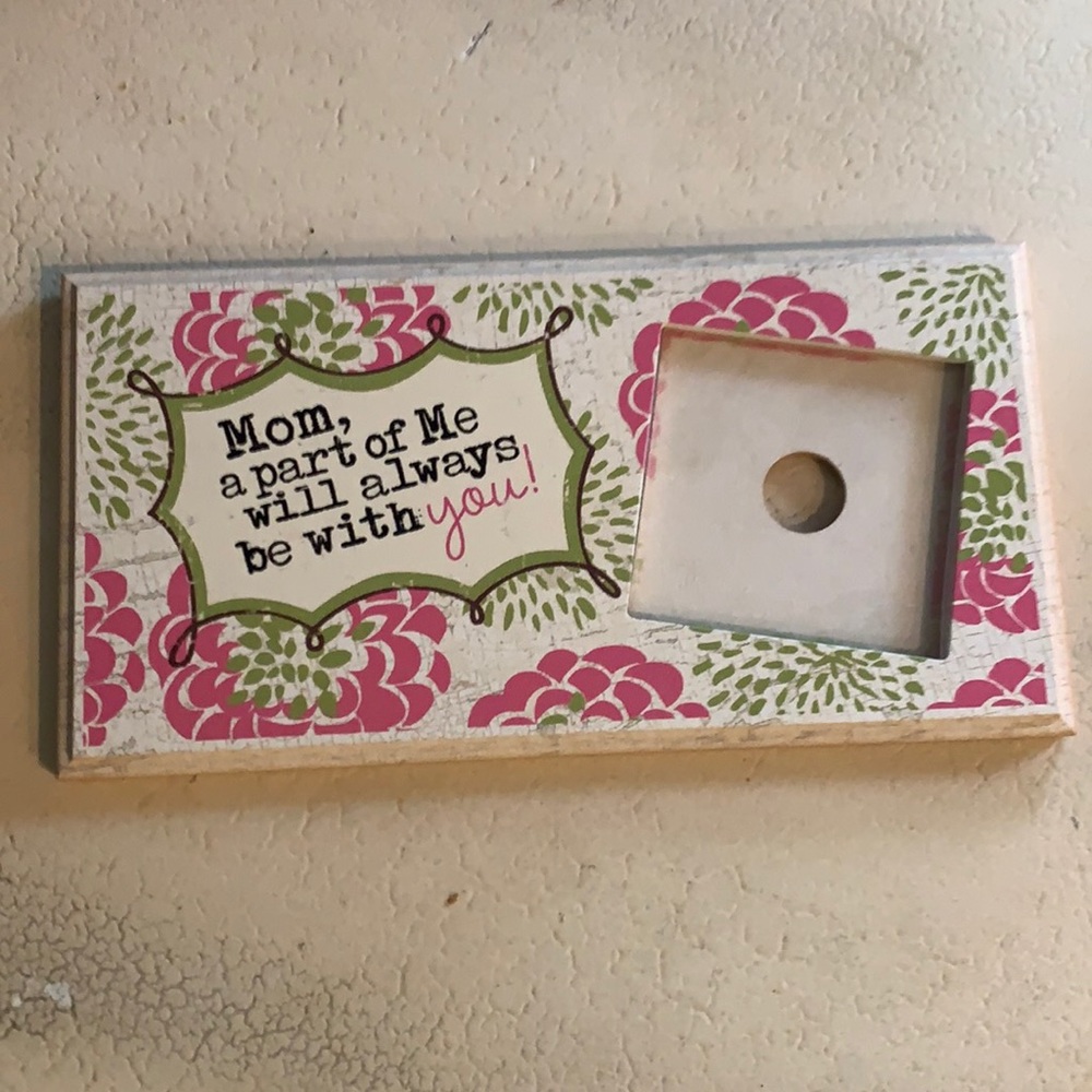 NWT Mom Wood Frame.